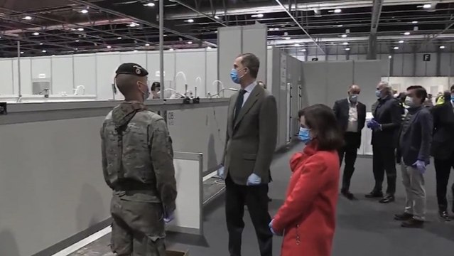 El Rey Felipe VI visita las instalaciones del hospital de Ifema
