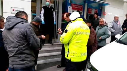 Sokağa çıkan yaşlılara polis kimlik kontrolü yaptı