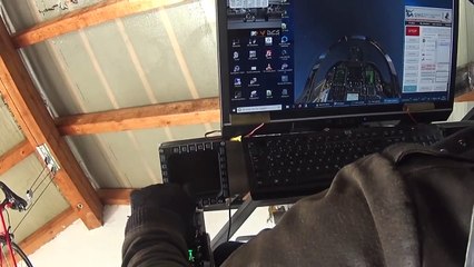 Il s'est construit un simulateur de vol à 360° dans son garage !