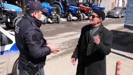 Koronavirüs denetimlerinde yaşlıların ekiplerle diyaloğu gülümsetti