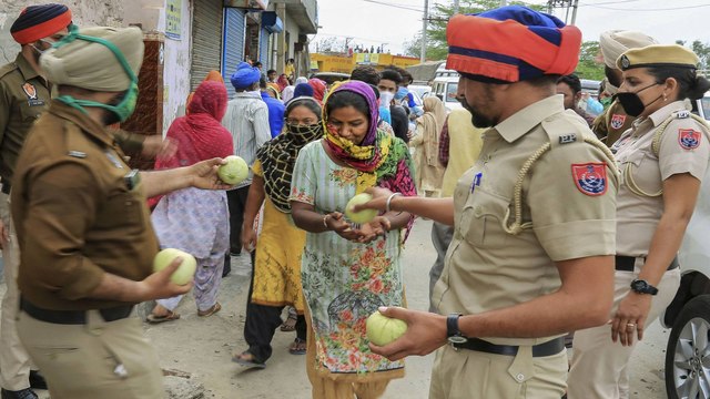 Coronavirus: Police, Doctors risks life to save others