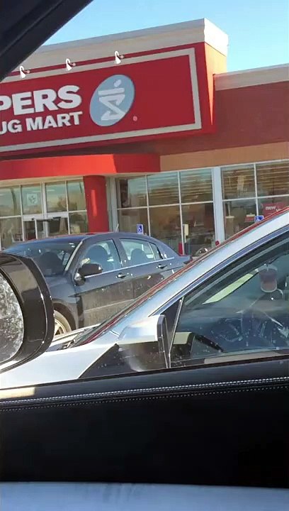 Elle n'attrapera rien en faisant ses courses habillée comme ça, c'est certain