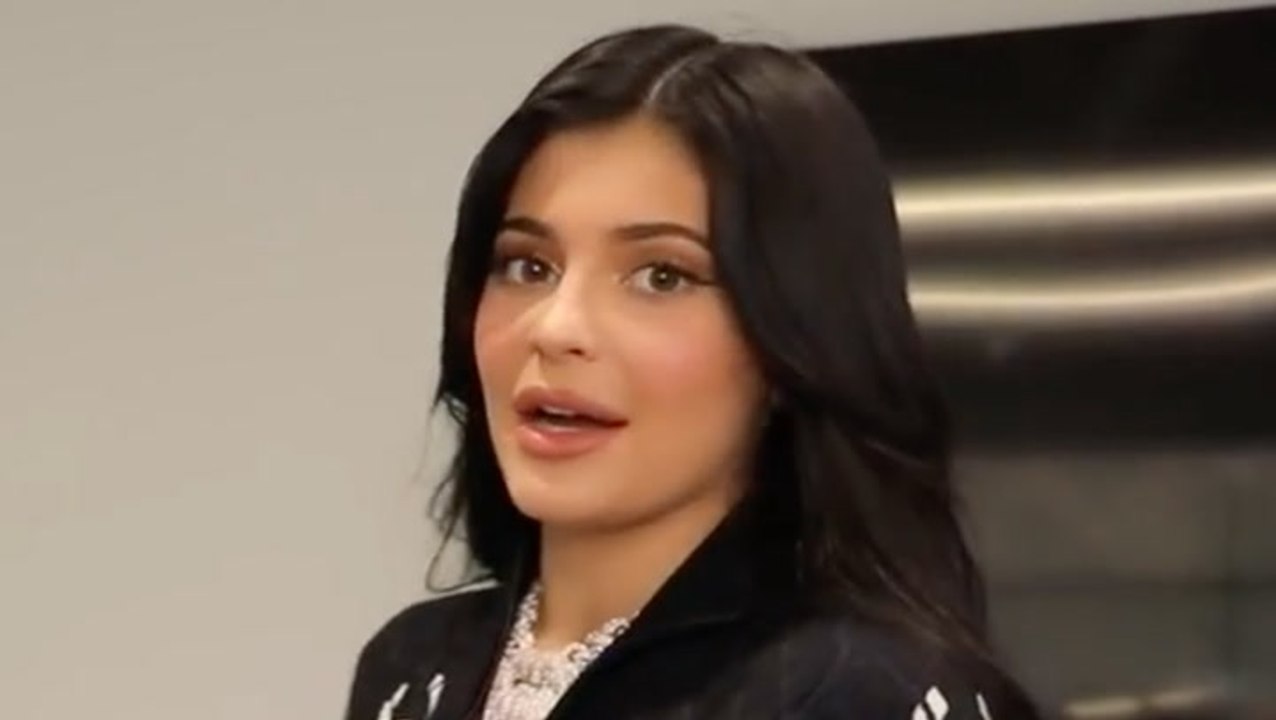 Kim Kardashian Shades Kylie Jenner & Kendall Jenner In New Video