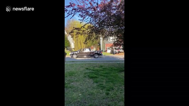 Heartwarming social distance parade for elementary school kids by teachers in Tennessee