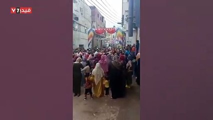 عروسان يتحايلان على إلغاء التجمعات وحظر التجوال بزفة نهارية بدمياط