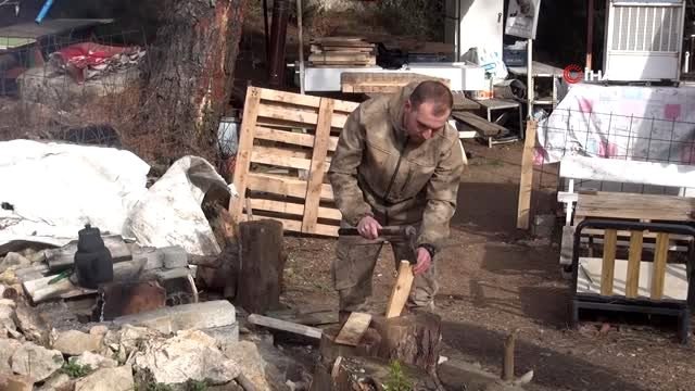 Korona virüsünden ağaç tepesine yaptıkları evde korunuyorlar