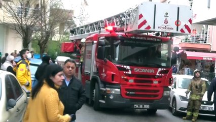 Yangın nedeniyle evinde mahsur kalan yaşlı adamı itfaiye kurtardı