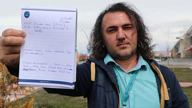 İlk koronavirüs vakasının ardından görüştüğü kişileri not alıyor