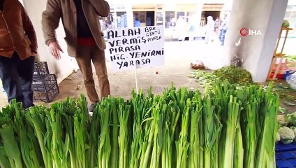Pazarcı esnafından ilginç pankart