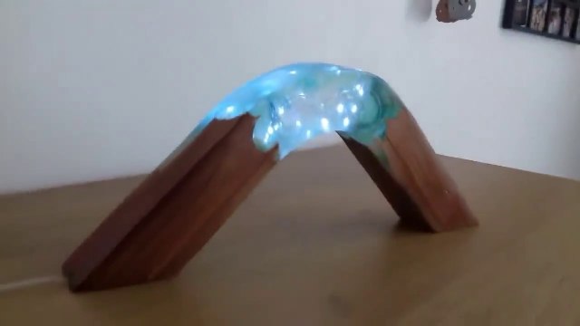 Epoxy Resin and Wood Night Lamp - Resin Art