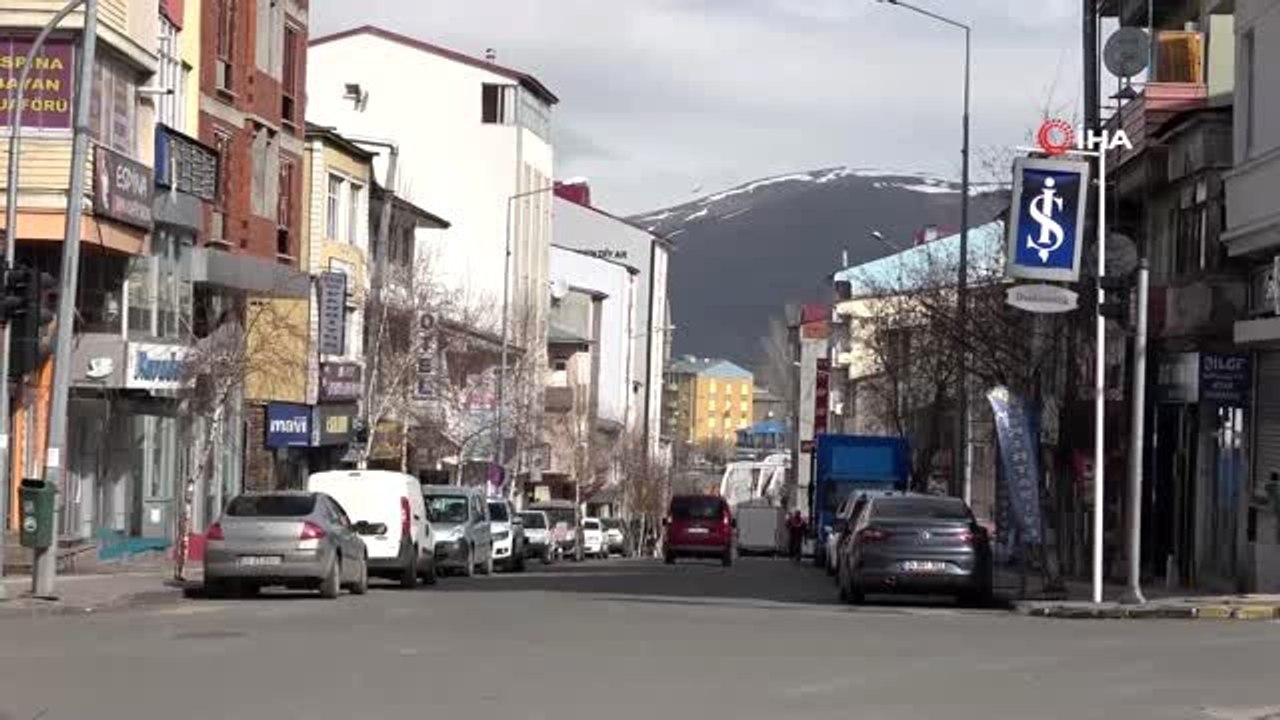 Polis ekipleri anons yapmaya başladı, "Evde kalın"