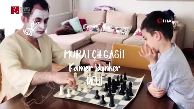 Korona virüs nedeniyle tiyatrocular oyunlarını evde gerçekleştirdiler