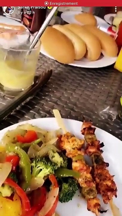 Sarah Fraisou (Les Anges) ne comprend pas pourquoi elle est bloquée en Thaïlande, elle pousse un coup de gueule