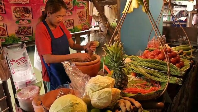Bangkok floating market - Amazing Thai food at Khlong Lat Mayom