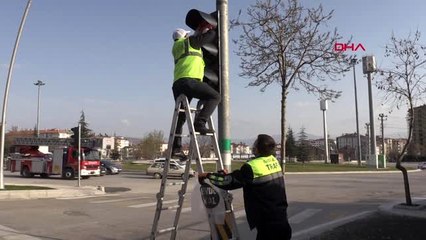 Elazığ'da trafik ışıklarıyla 'evde kal' çağrısı