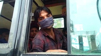 इटावा: लॉकडाउन घोषित होने के बाद परेशान मजदूरों से भरी बस पहुंची शहर