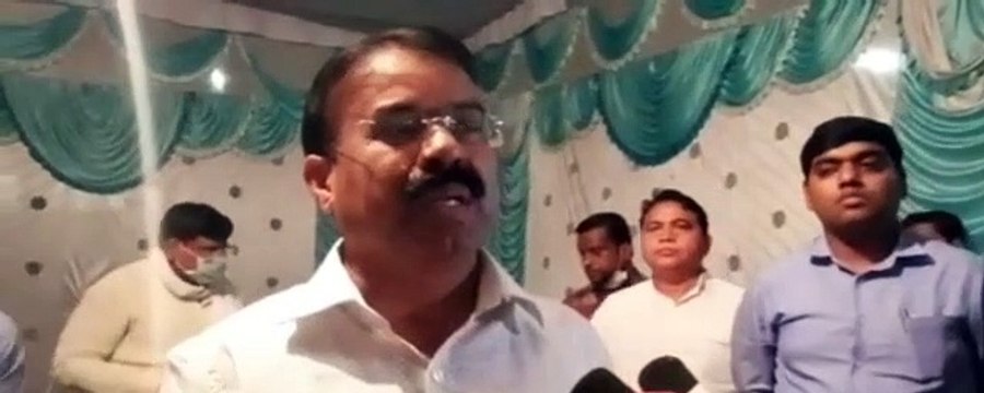 इटावा: जिलाधिकारी ने खाने की व्यवस्थाओं के बारे में दी जानकारी