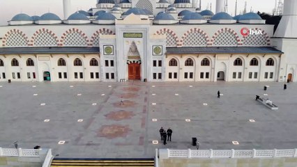 Çamlıca Camii korona virüs tedbirleri kapsamında bu Cuma namazında da boş kaldı