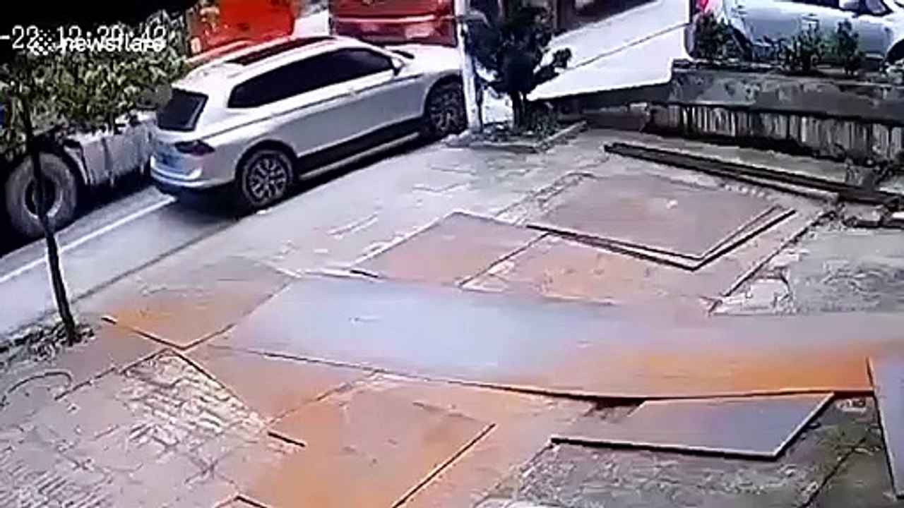 Bricks falling from transport truck after collision flatten car in south China