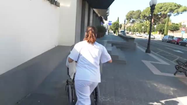 Trasladan a un hotel a los ancianos de una residencia de Tarragona que será usada para pacientes del Covid-19