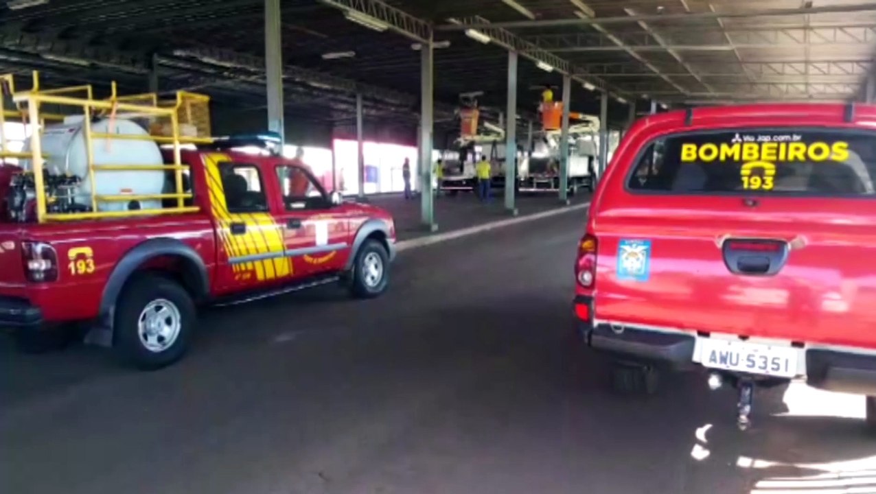 Corpo de Bombeiros faz procedimentos de higienização em espaços públicos da cidade