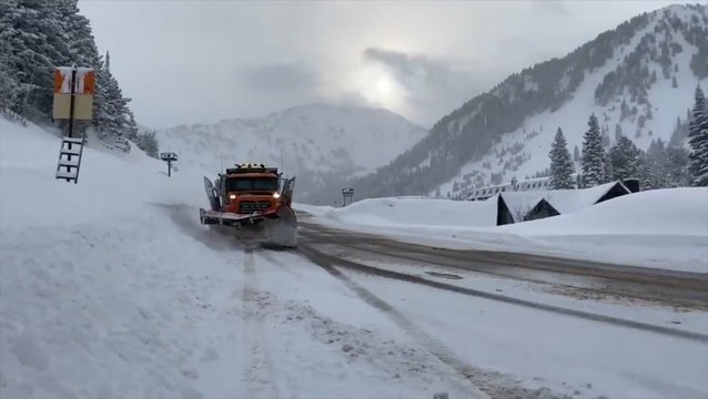 Roads turn slushy as snow falls on Utah