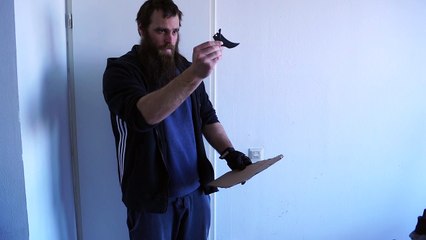 A karambit blade test 3 Using another grip