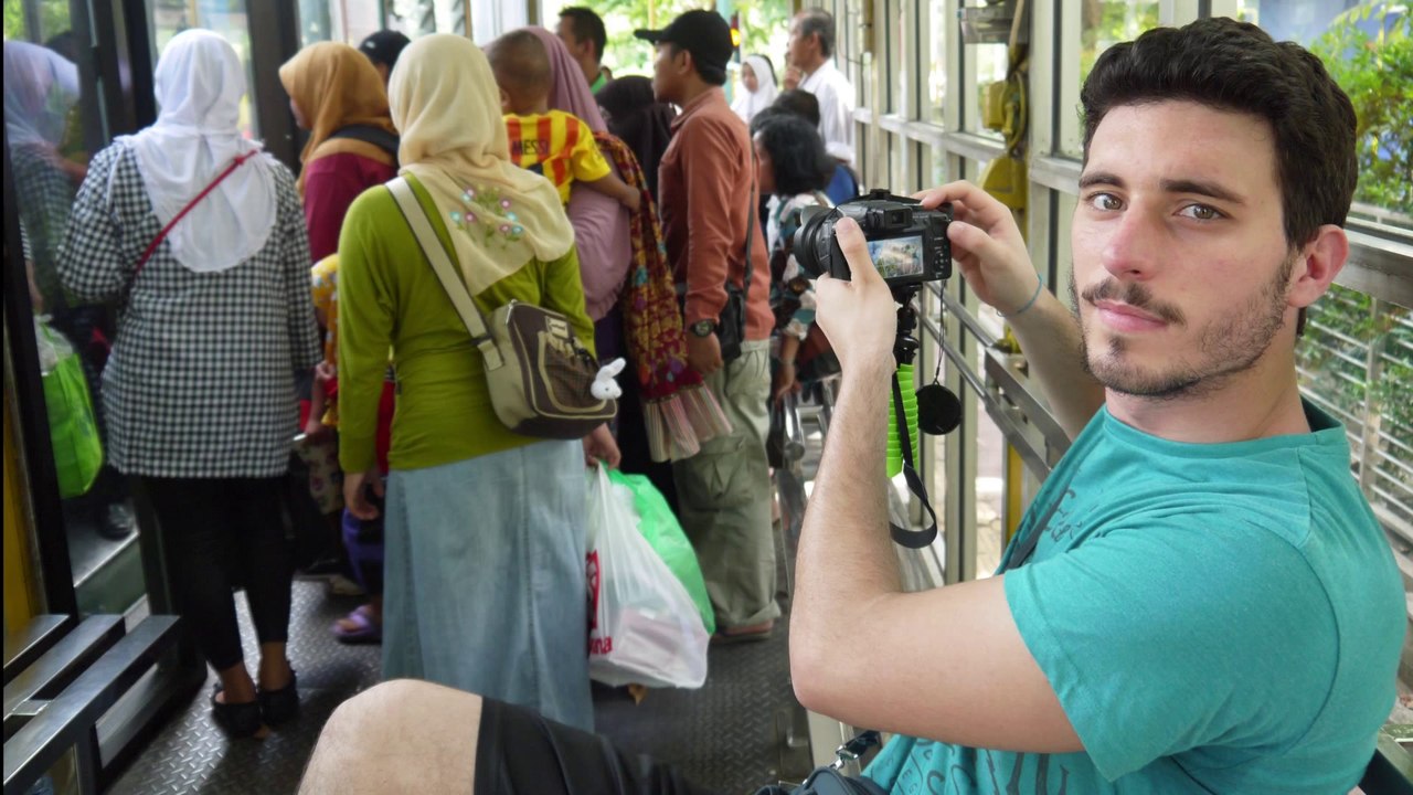 y2mate.com -Camino al templo de Prambanan  en indonesia-4
