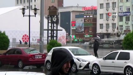 Meteorolojinin Uyarısı Sonrası Sağanak Yağış Başladı
