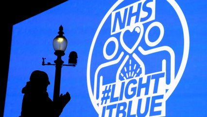 Wave of applause for health workers in UK