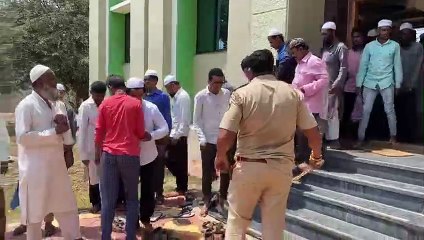 प्रयागराज: प्रशासन की सख्ती के बाद पड़ी जा रही थी नमाज, सूचना पर पहुंची पुलिस
