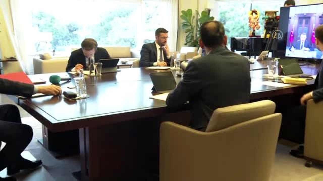 Cumhurbaşkanı Erdoğan, Cumhurbaşkanlığı kabinesi ile video konferans toplantısı gerçekleştirdi