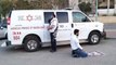 Coronavirus : l'image d'un ambulancier musulman priant avec son collègue juif, en Israël, fait le tour du monde