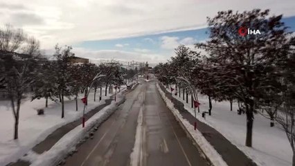 Rektörden tebessüm ettiren "Bende özledim" klibi