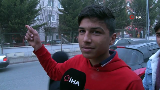 Sancaktepe'de korkutan yangın: Çatı katı alev alev yandı