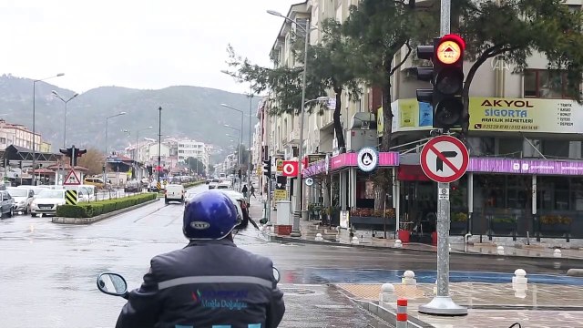 Trafik ışıklarıyla koronavirüse karşı 'Evde kal' çağrısı - MUĞLA