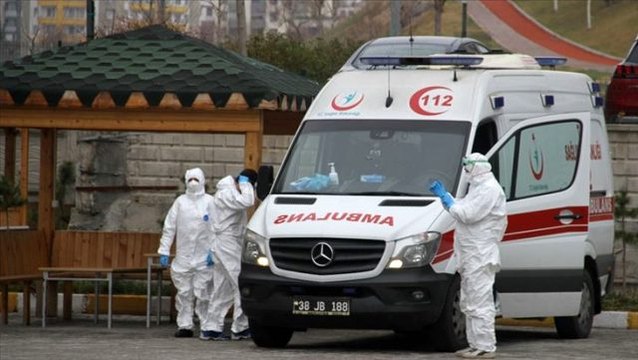 Koronavirüs salgını nedeniyle sağlık çalışanlarının işinden ayrılmasına izin verilmeyecek