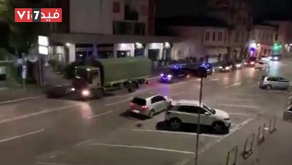 الجمعة السوداء في ميلانو.. شاهد اسطول سيارات الجيش ينتظر استلام الجثث بعد تسجيل  541 حالة وفاة جديدة