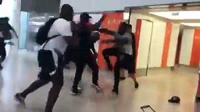 Bagarre entre Booba et Kaaris à l'aéroport d' Orly aujourdhui