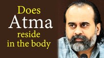 Atma does not reside in the body, nor does Atma ever leave the body || Acharya Prashant (2020)