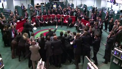 Fitch baja nota de Reino Unido a AA-, con perspectiva negativa por coronavirus