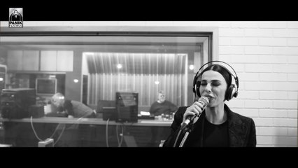 Σταμάτης Κραουνάκης & Κέλλυ Κελεκίδου - Βασανίζομαι (Official Music Video)