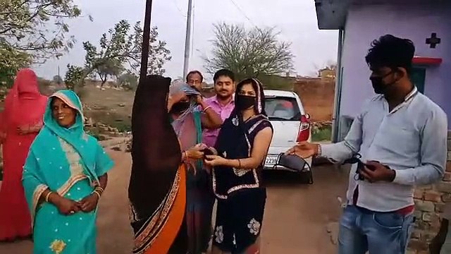 प्रयागराज: नगर पंचायत ने किया निःशुल्क मास्क का वितरण