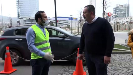 Kartal’da sağlık çalışanlarına çikolatalı ve meyveli jest
