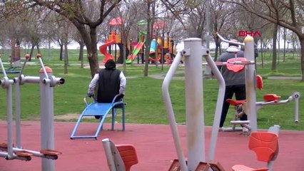 AVCILAR'DA YASAK DİNLEMEDİLER, SAHİLDE SPOR YAPTILAR