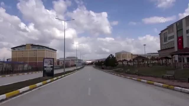 Cumhuriyet Üniversitesi Rektörü Yıldız'dan öğrencileri için Ben de özledim klibi - SİVAS