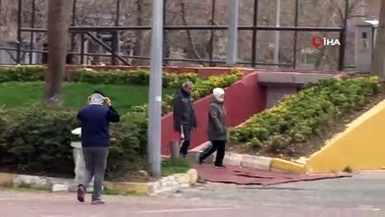 Vatandaşlar Yasağa Rağmen Avcılar Sahili'nde Yürüyüş Yaptı
