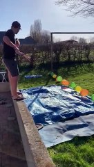 J'apprends à nager dans mon jardin