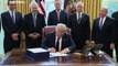 Donald Trump firma un paquete de estímulos histórico para paliar los estragos de la pandemia