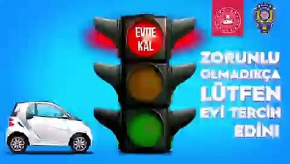 Trafik ışıklarında 'evde kal' uyarısı: Zorunlu olmadıkça lütfen evi tercih edin